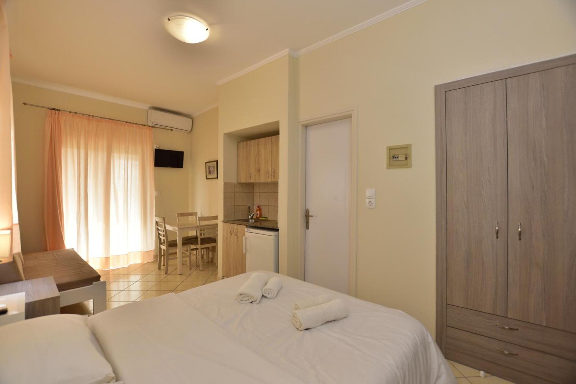 Flisvos Rooms Палеохора Экстерьер фото